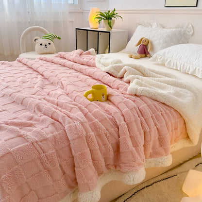 Ornate Jacquard Taffeta Comfort Blanket 100% Polyester Double-Layer Knitted Eco-Friendly Embroidered Pattern.