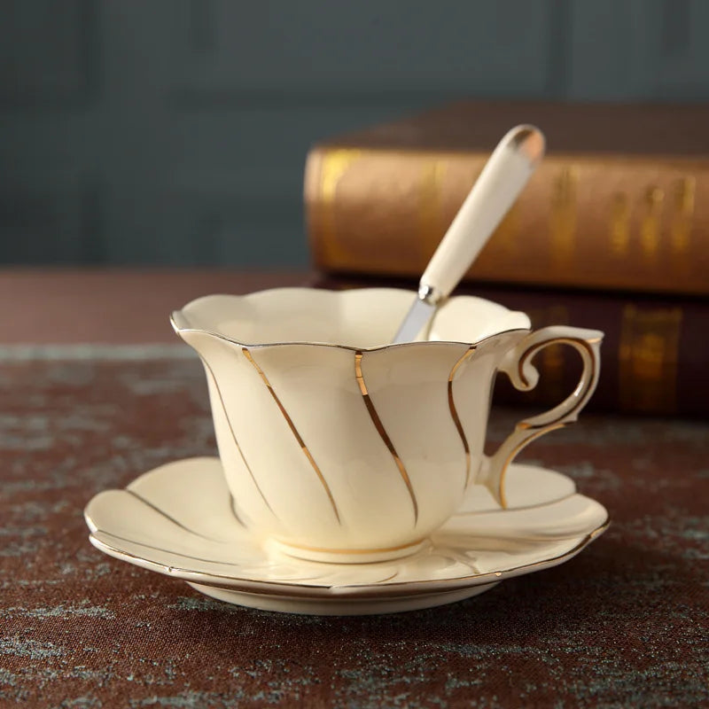 Exquisite Europe Noble Bone China Coffee Cup Saucer And Spoon Set with Gold Ceramic Cappuccino Afternoon Tea Cup.