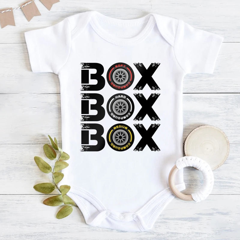 Neugeborenen-Body, kurzärmelig, Overall „Box Box Box“, Formel-1-Reifen-Compound-Design, Baby-Kleidung für Jungen, einfaches Kleinkind-Shirt, Rompe.