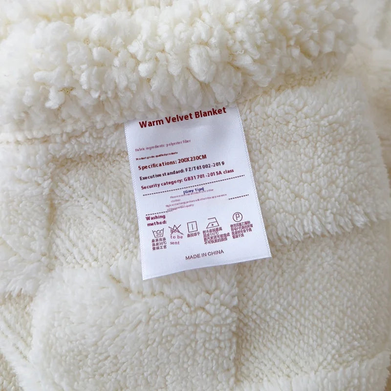 Ornate Jacquard Taffeta Comfort Blanket 100% Polyester Double-Layer Knitted Eco-Friendly Embroidered Pattern.