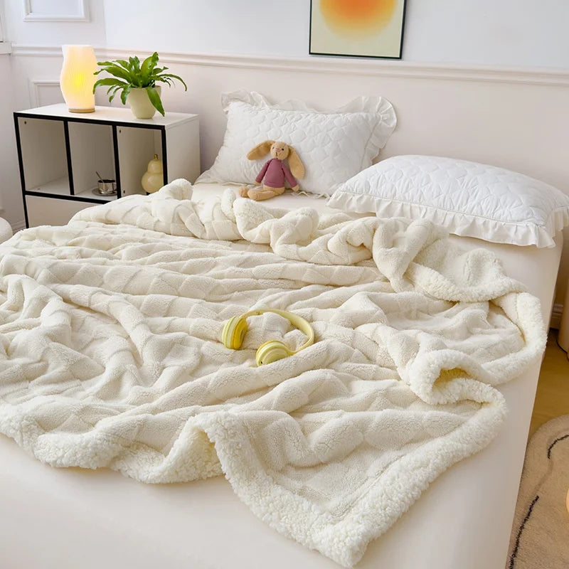 Ornate Jacquard Taffeta Comfort Blanket 100% Polyester Double-Layer Knitted Eco-Friendly Embroidered Pattern.