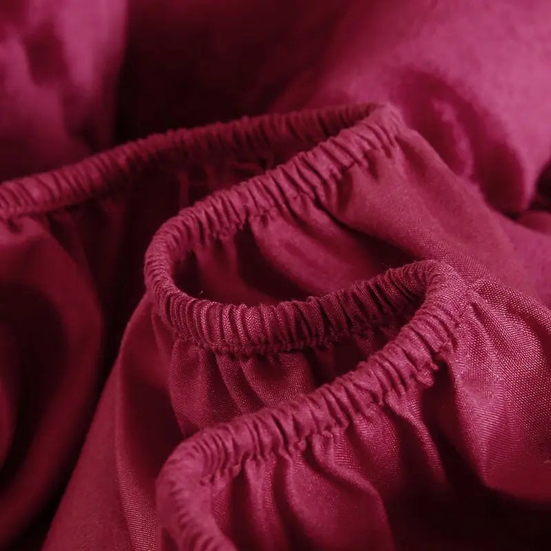 Fashion Flannel Bed Fitted Sheet Quilted Mattress Cover Soft and Comfortable Lace Fit Elastic Band Bed Sheet.