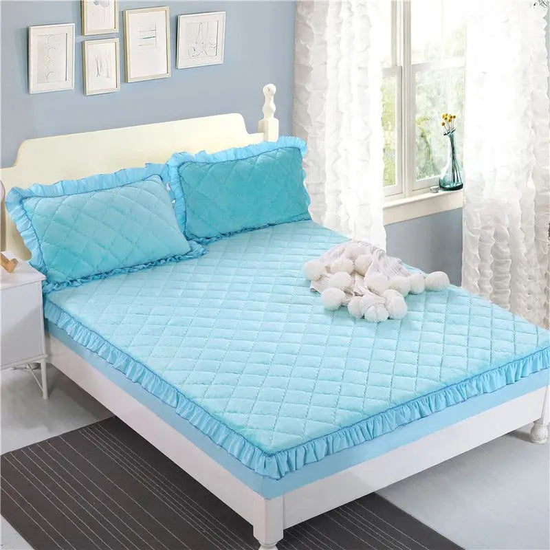 Fashion Flannel Bed Fitted Sheet Quilted Mattress Cover Soft and Comfortable Lace Fit Elastic Band Bed Sheet.
