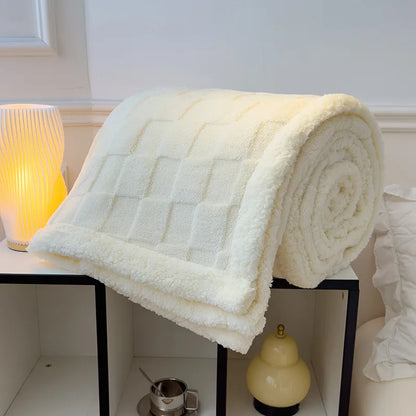 Ornate Jacquard Taffeta Comfort Blanket 100% Polyester Double-Layer Knitted Eco-Friendly Embroidered Pattern