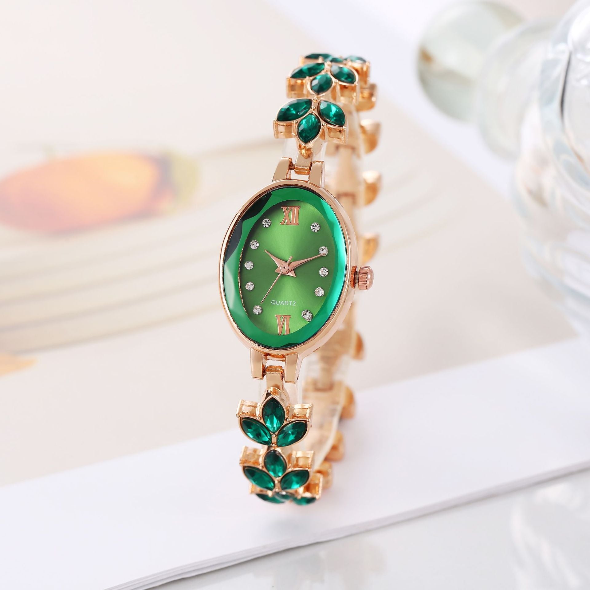Women's Watches Light Luxury Diamond Inlaid For Clover Watch Waterproof Oval Ladies Fashion Quartz Bracelet Wristwatch.