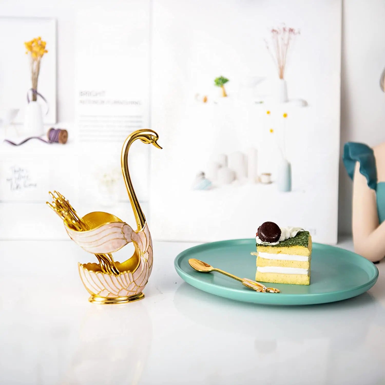 Swan-Shaped Cutlery Holder, Elegant Spoon and Fork Base, Luxury Tableware Storage, Stylish Kitchen Decor and Organizer for Home.