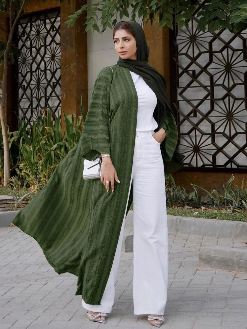 2024 New Fashion Muslim Kimono Abaya Solid Striped Retro Ethnic Cardigan Robe Dubai Middle Eastern Saudi Arabia Eid Clothes.