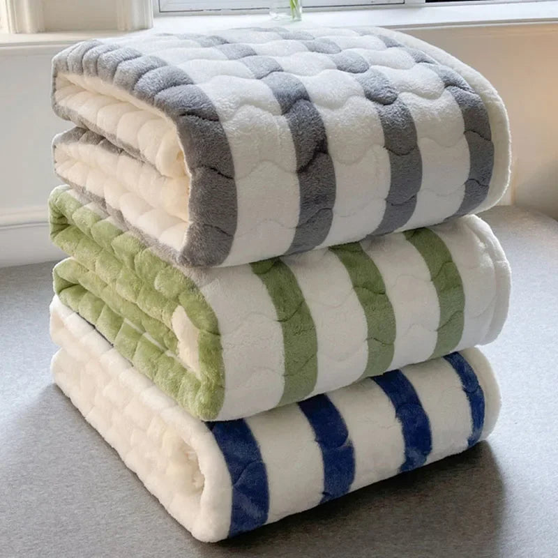 Checkered A-Class Thick Quilted Mattress 1 Pcs Warm Antibacterial Bed Pad for Autumn Winter Super Soft Fits Mattress for Single.