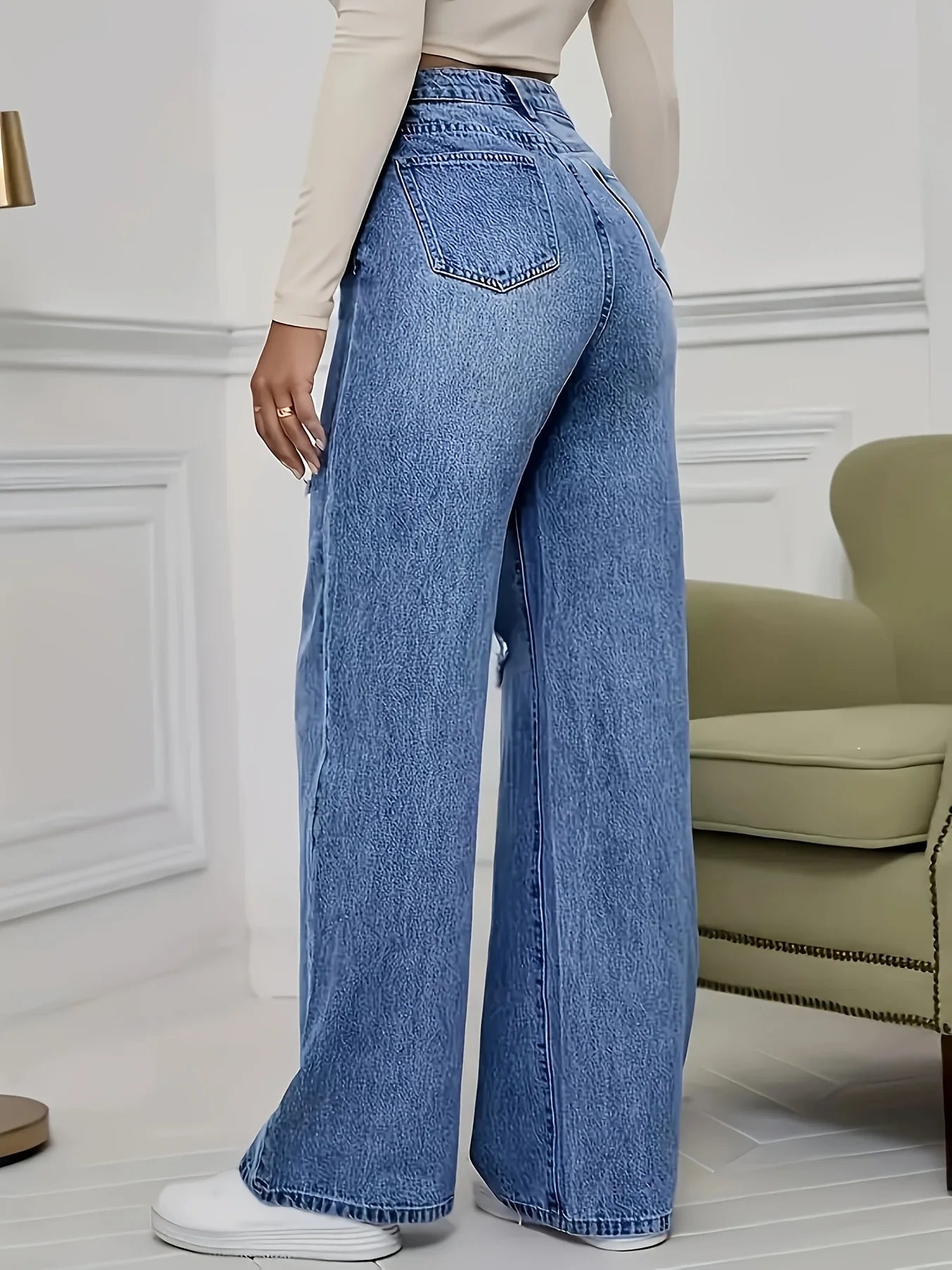 Women's High-Waisted Straight Leg Denim Jeans with Ripped Details, Casual and Fashionable Pants.