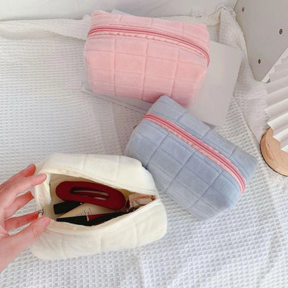 Cute Plush Makeup Bag for Women Portable Travel Small Cosmetic Bags Solid Color Zipper Toiletry Bag Washing Pouch Storage Bags.