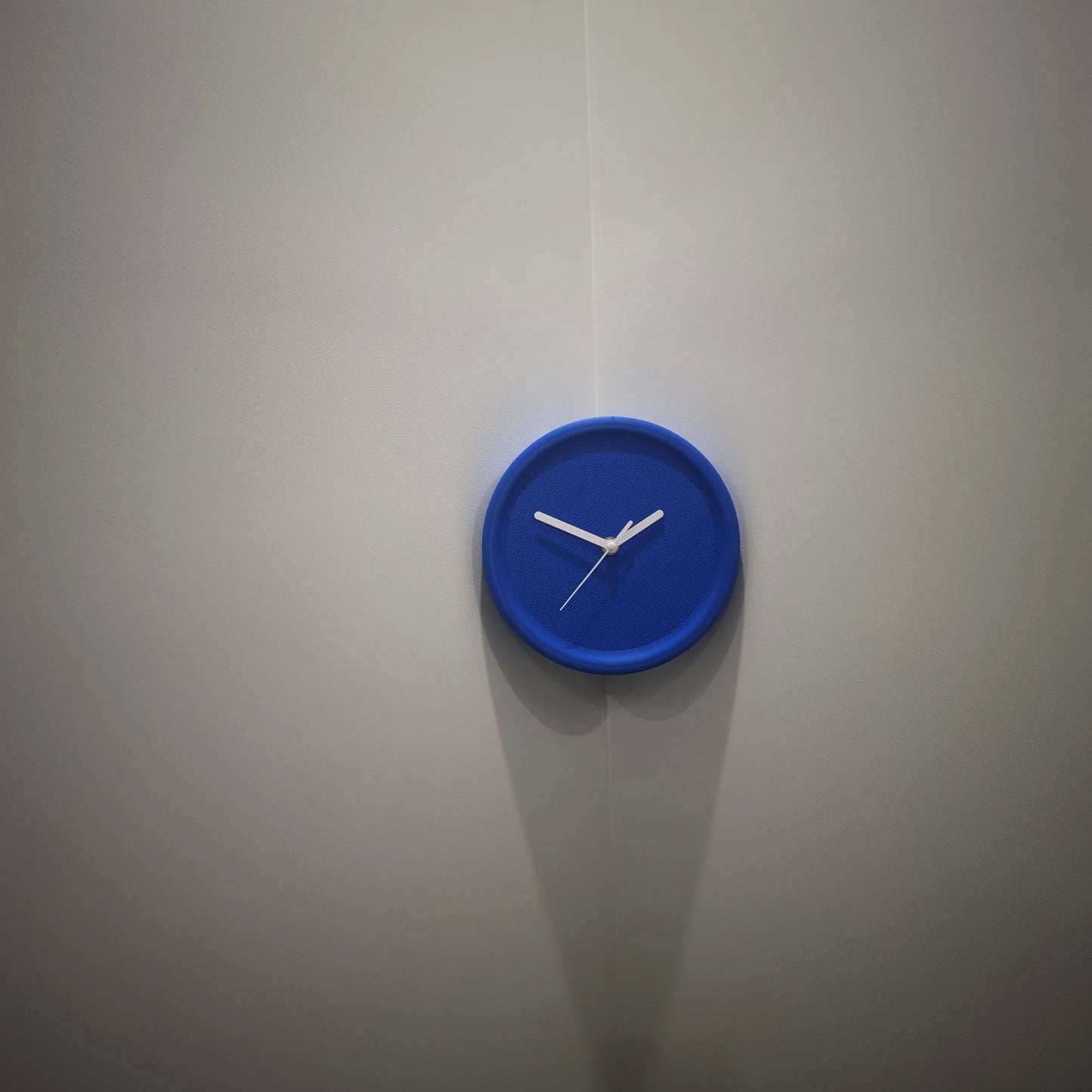 3D-Druck Eckwanduhr ohne Perforationen Einfache stille Wanduhr DIY Malkunst Dekoration Kleine Raumdekoration