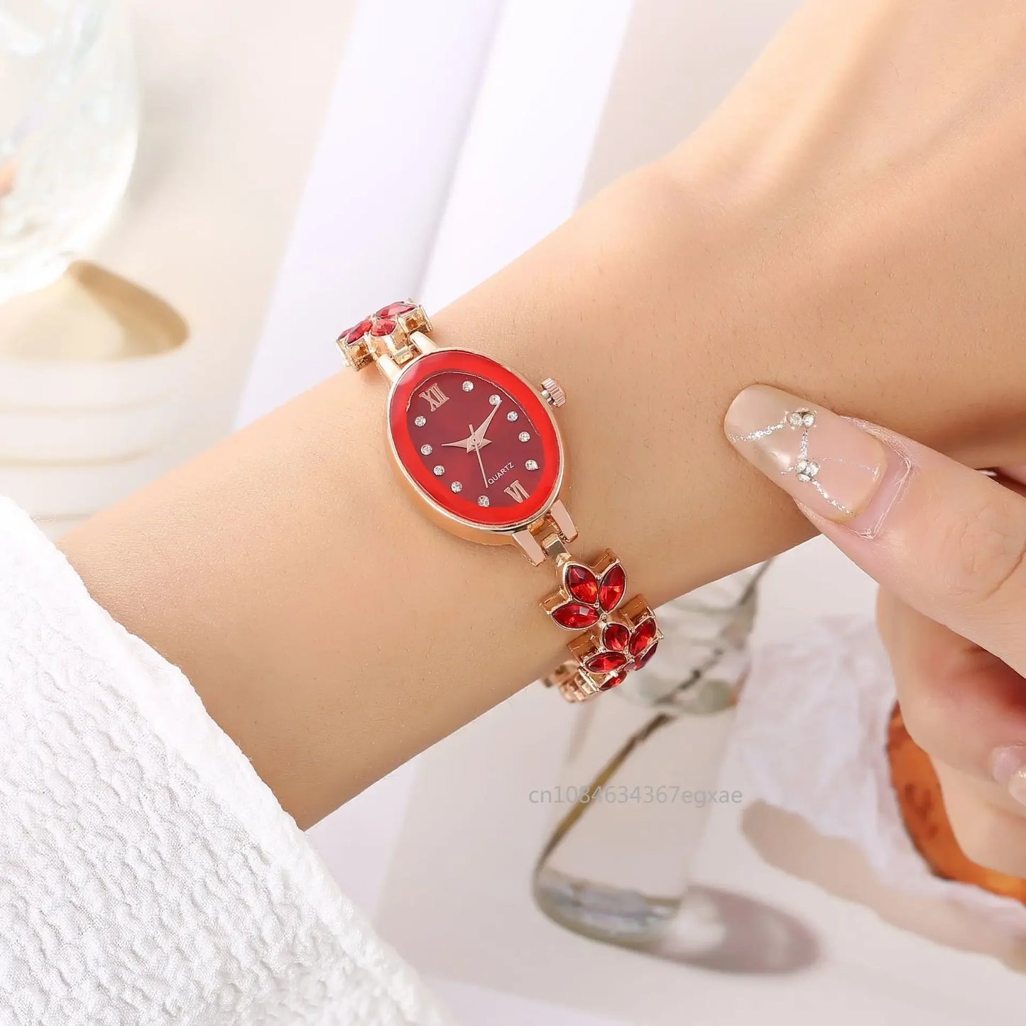 Women's Watches Light Luxury Diamond Inlaid For Clover Watch Waterproof Oval Ladies Fashion Quartz Bracelet Wristwatch.