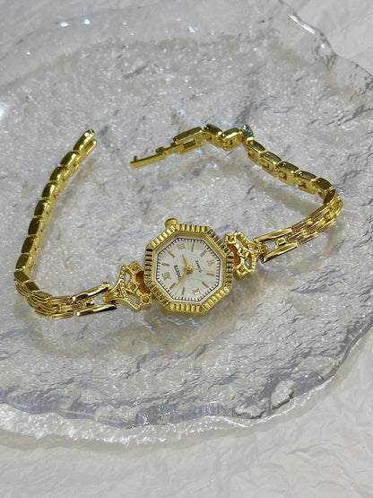 Luxury Famous Brand Oval Dial Women Watch Fashion Small Thin Gold Bracele Quartz Wristwatch Clock Gift Dropshipping Montre Femme.