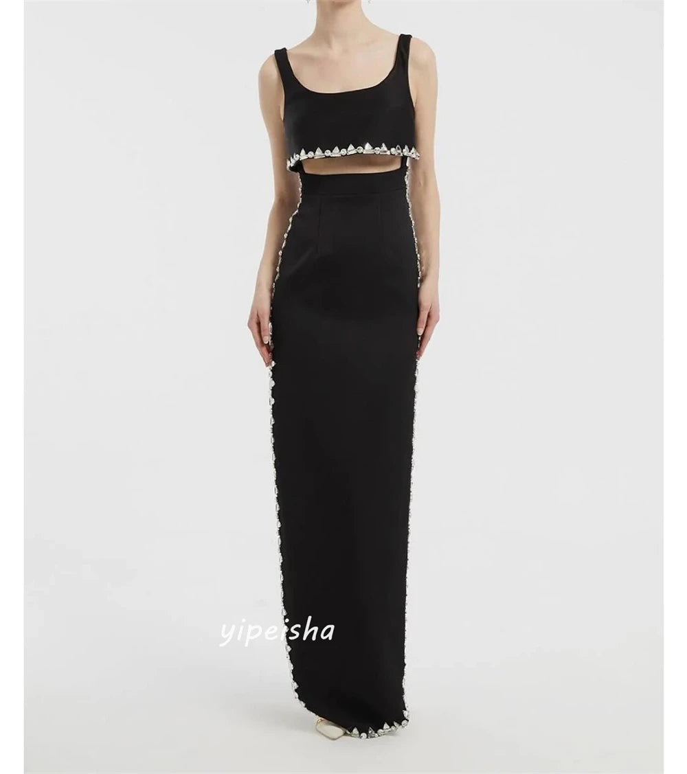 Maßgeschneiderte Jiayigong-Kleider im schlichten, modernen Stil, formeller Abend, quadratischer Kragen, A-Linie, Perlenverzierung, maßgeschneiderte Anlasskleider.