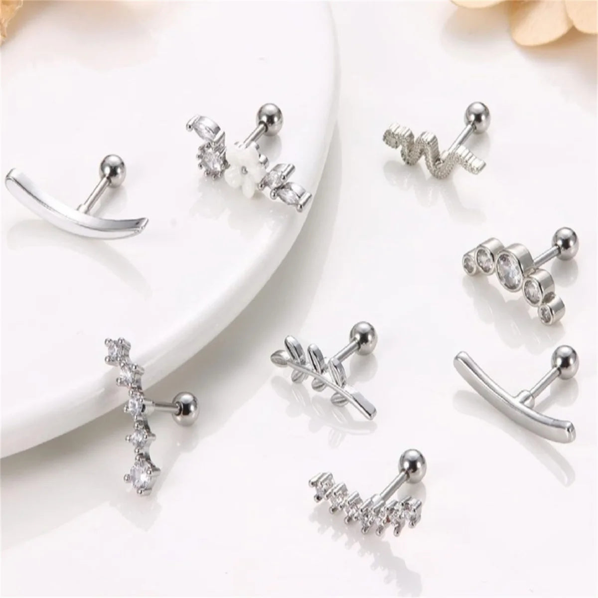 1/4/6/8Pcs 16G Stainless Steel Screw Back Stud Earrings for Women,Cubic Zerconia Cartilage Conch Helix Ear Piercing Jewelry.