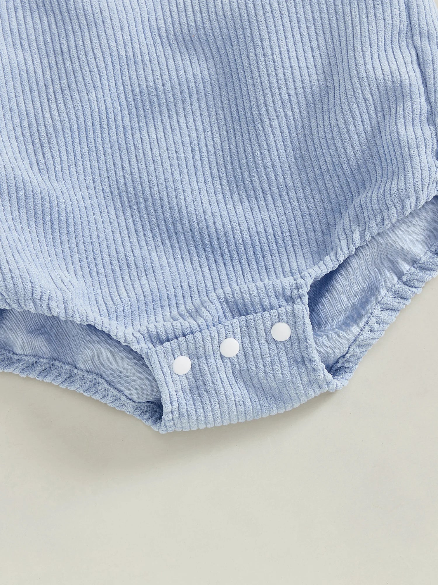 Baby-Overall, ärmellos, quadratischer Ausschnitt, Buchstaben-Stickerei, Strampler für Neugeborene, einjähriges Outfit für Jungen und Mädchen.