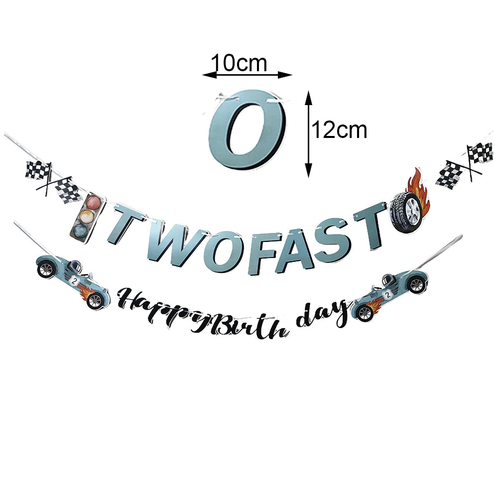 Rennwagen-Thema, zwei schnelle Jungen, Partydekorationen zum 2. Geburtstag für Rennwagen, karierte Flaggen, Rennrad, Einweggeschirr.