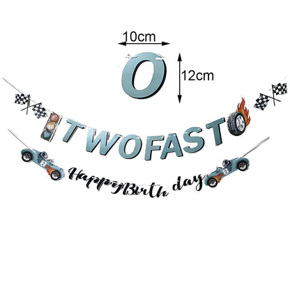 Rennwagen-Thema, zwei schnelle Jungen, Partydekorationen zum 2. Geburtstag für Rennwagen, karierte Flaggen, Rennrad, Einweggeschirr.