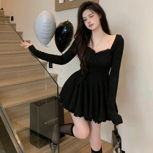 Sexy koreanisches Kleid im französischen Stil, Taille geschlossen, lange Ärmel, Schlüsselbein, freigelegt, süß