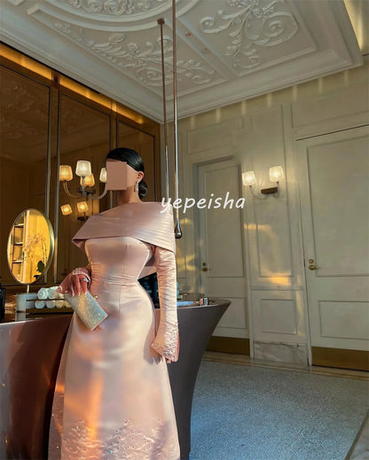 Maßgeschneiderte, exquisite, modische, plissierte, drapierte, mit Pailletten besetzte, schulterfreie A-Linien-Midikleider, maßgeschneiderte Anlasskleider, formell.