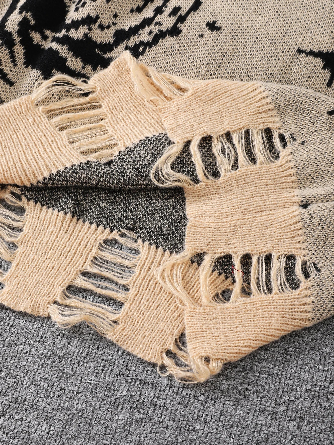 New Popular Street Ripped Abstract Starry Sky Pattern Pullover Ripped Sweater Casual Round Neck Knitted Men's Pullover.