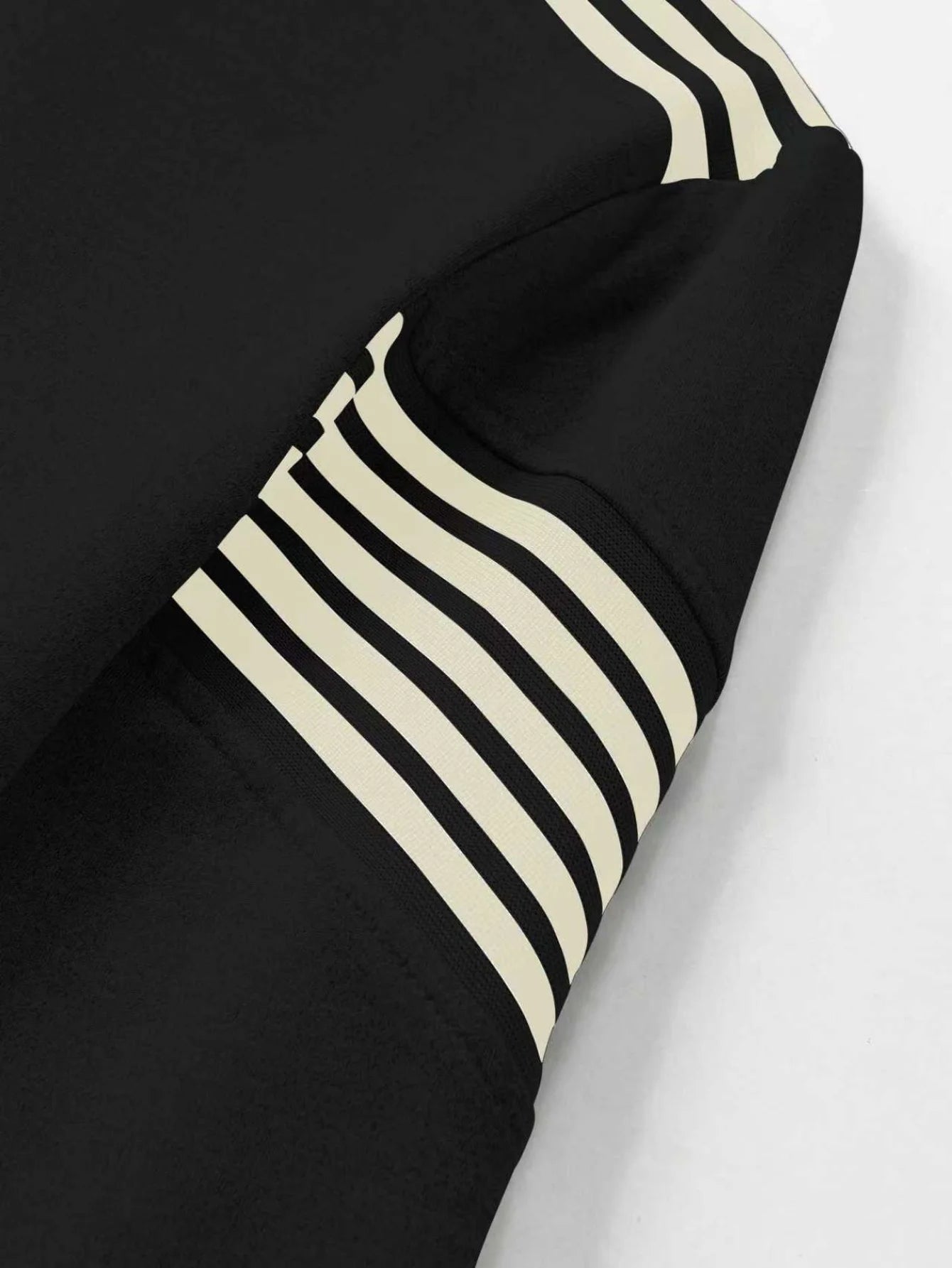 Men's sporty casual set for spring and autumn, featuring a stand-up collar zip-up long-sleeved top and drawstring waist pants. I.