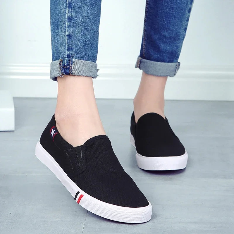 Men Casual Shoes Slip on Canvas Loafers Comfortable Walking Flats for Man Dude Non Slip Soft Moccasins Sneakers Summer.
