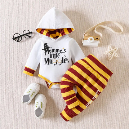 Ins Frühling Herbst 2025 Baby Jungen 2PCS Kleidung Set Baumwolle Mit Kapuze Brief Langarm Strampler Gestreiften Hosen Anzug Infant jungen Outfit.