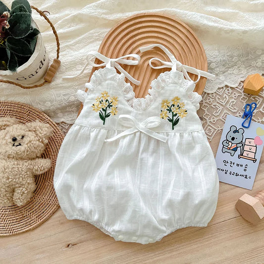 2025, Sommer, bezaubernd, ärmellos, Fliege, Blume, bestickt, für Neugeborene, Mädchen, einteiliger Bodys, weicher Baby-Spitzen-Overall