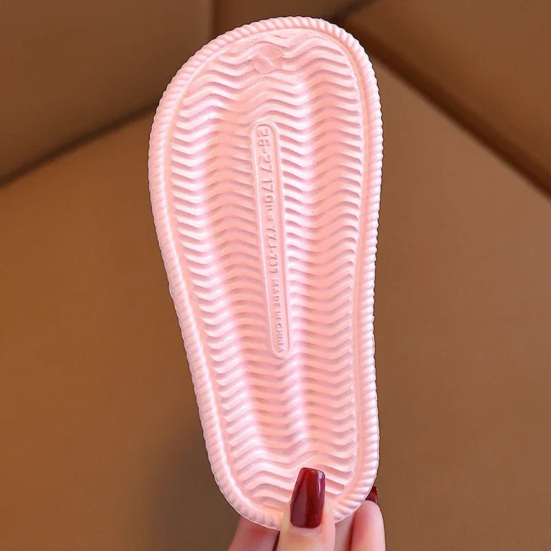 2025 New Children's Slippers Summer Girls and Boys Bathroom Home Anti slip Beach Shoes Soft Soled Baby Sandals.