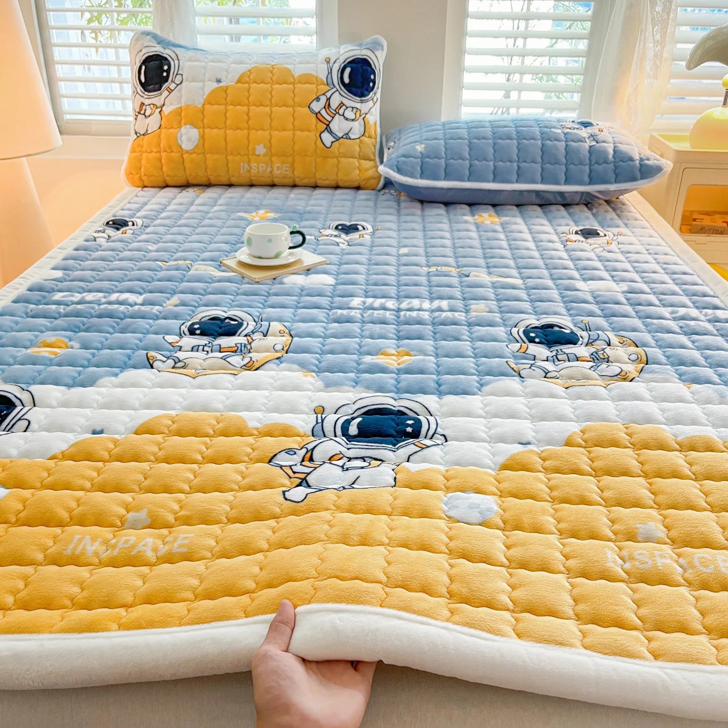 Winter Milk Velvet Mattress Toppers Thicken Quilted Bedsheet Student Bedspreads Washable Mattress Cover Queen Bedding Coverlets