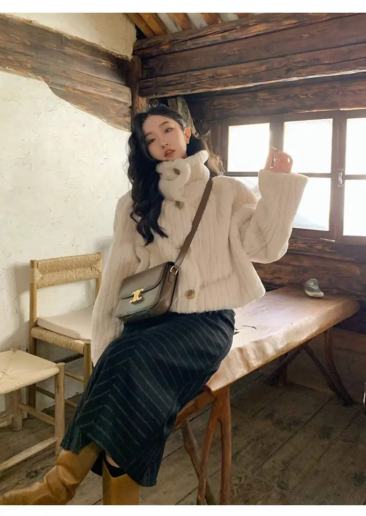 2025 Winter Fashion Stand Collar Warm Plush Short Jacket Women Autumn Retro Street Thickened Loose Harajuku Casual Short Jacket.