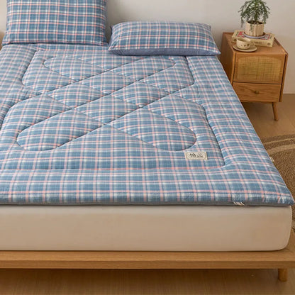 A-Class Cotton Mattress for Student Dormitories Nordic Checkered Printed Thick Cushion for Bed All-Season Single Home Decoration.