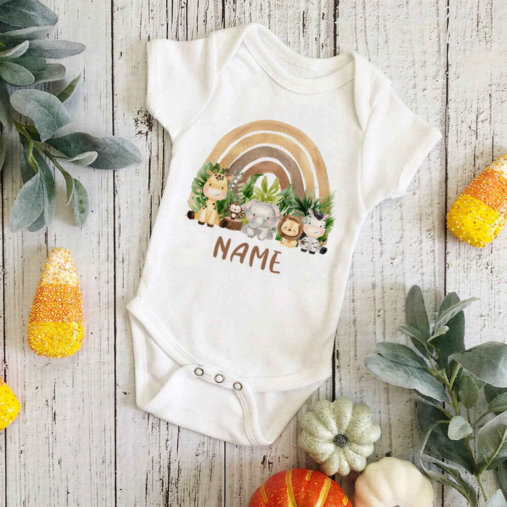 Personal isierte Baby Bodysuit Regenbogen Tier mit Namen Säugling Overalls Neugeborenen Wild One Outfits Stram pler Baby Geburtstag Dusche Geschenke.