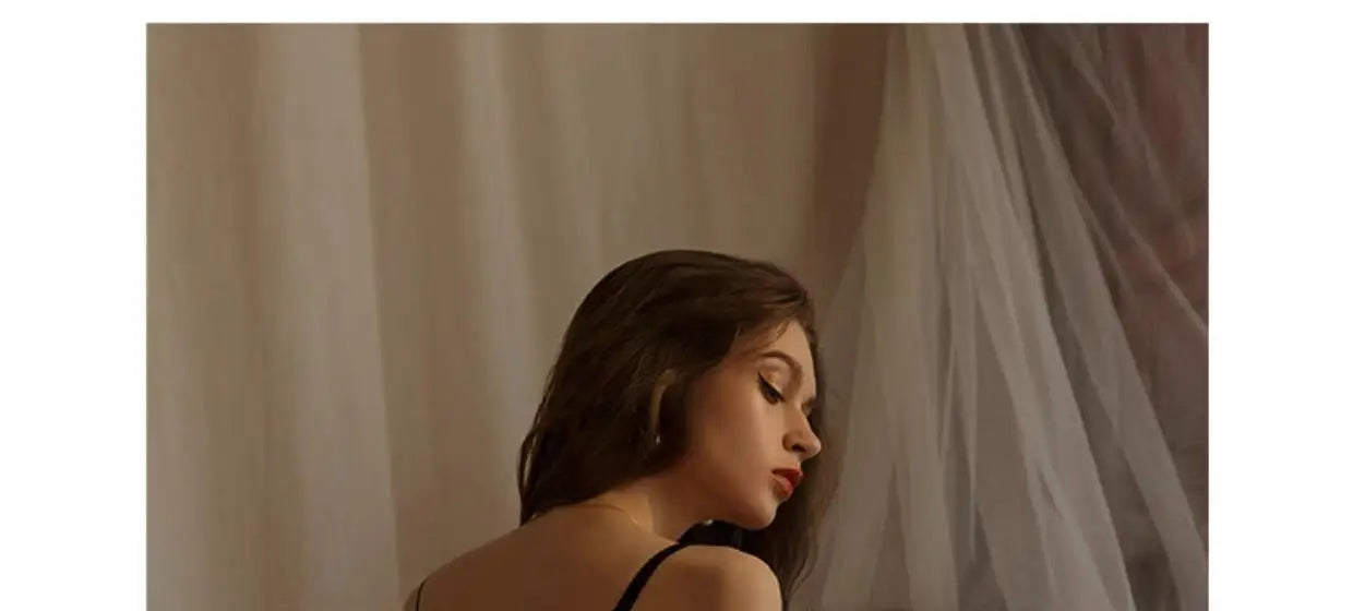 French Sexy Bra & Brief Set Lingerie Ultra-Thin See-Through Sexy Floral Lace Underwire Set Large Breasts Show Small Anti-Sag Bra.