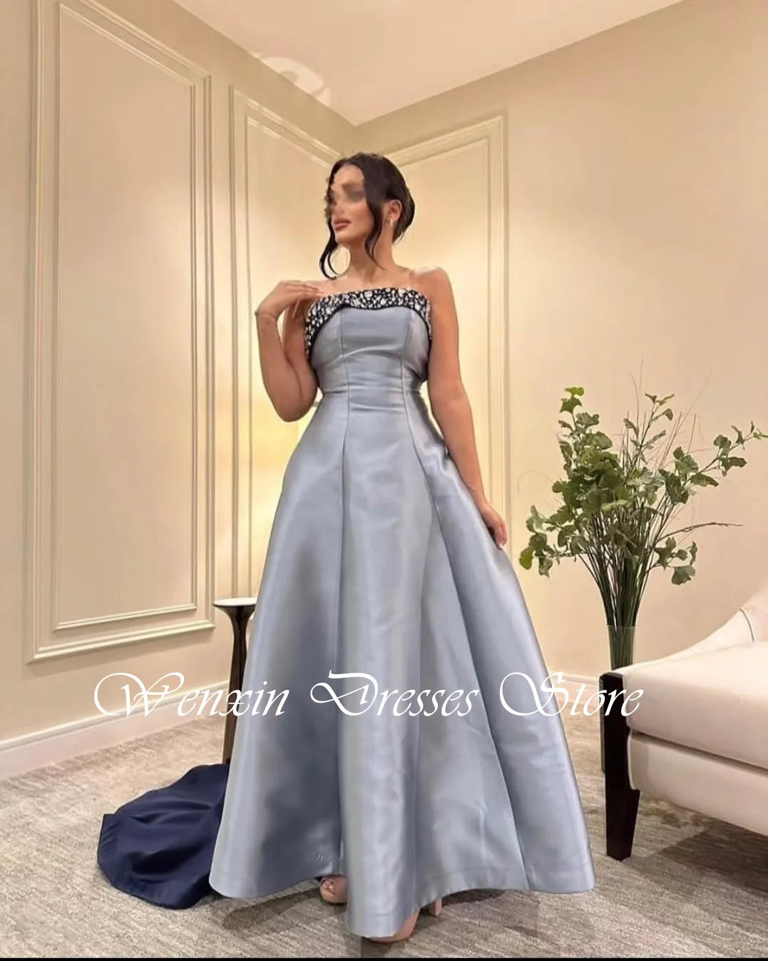 Maßgeschneidertes elegantes Satin-Abendkleid, exquisite trägerlose, ärmellose Heimkehrkleider, Temperament-Kleider für besondere Anlässe.