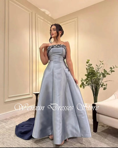 Maßgeschneidertes elegantes Satin-Abendkleid, exquisite trägerlose, ärmellose Heimkehrkleider, Temperament-Kleider für besondere Anlässe.