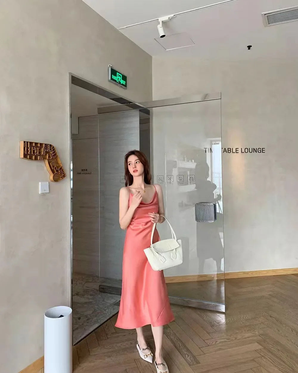 Chiffon-Stoff, Neckholder, mittellanges Kleid für Damen, Sommer, neuer sanfter Stil, schlankmachende Taille, A-Linien-Rock, Polyesterfaser, ärmellos.