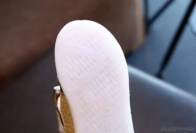 New Children Luminous Shoes Boys Girls Sport Running Shoes Baby Flashing Lights Fashion Sneakers Toddler Little Kid LED Sneakers