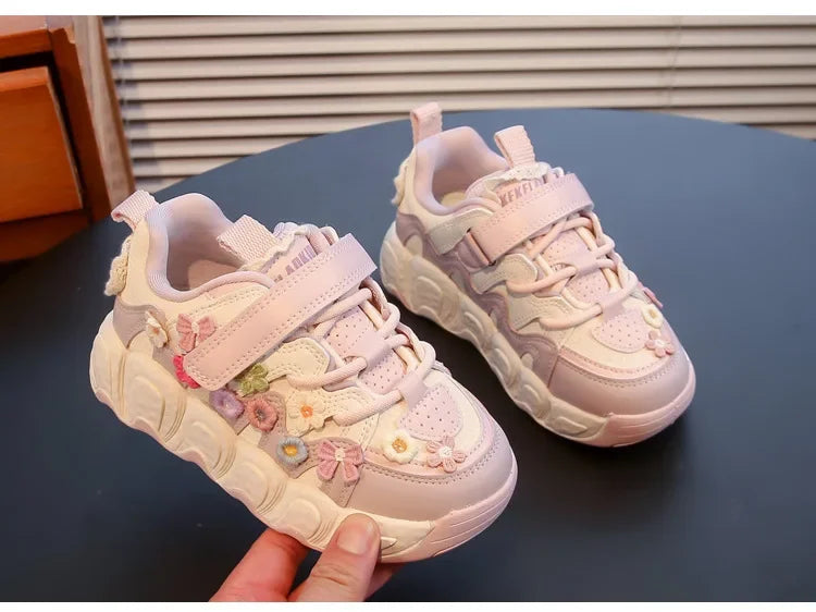 Kids Princess Shoes Thick Soft Sole Trendy Girls Sports Shoes Sweet Embroided 2024 New Fashion Children Sneakers with Flowers.