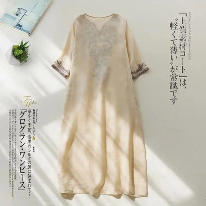 Ethnisches Vintage-Kurzarmkleid aus schwerer Stickerei aus Baumwolle und Leinen für Damen, lockeres langes Sommerkleid mit V-Ausschnitt und elegantem Stil.