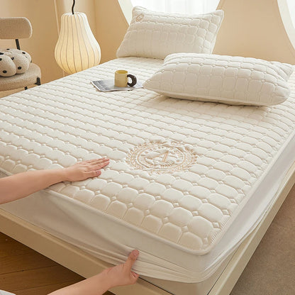 WOSTAR Thicken quilted mattress protector cover solid embroidery luxury double bed elastic fitted sheet style bed protection pad.
