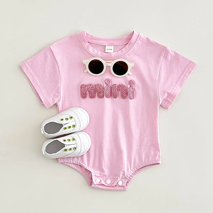 INS Sommer Neue Baby Body Neugeborenen Kleidung Jungen Mädchen Baumwolle Dreieck Strampler Plüsch brief Kurzarm Infant 0-18M