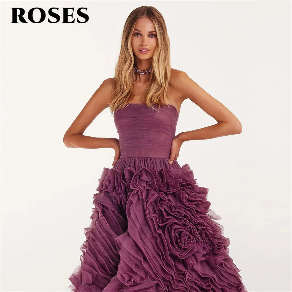 ROSES Lila Elegantes, wunderschönes Ballkleid, trägerloses formelles Tüllkleid mit Falten, gestuftes A-Linien-Abendkleid von Sezuza), maßgeschneidert.