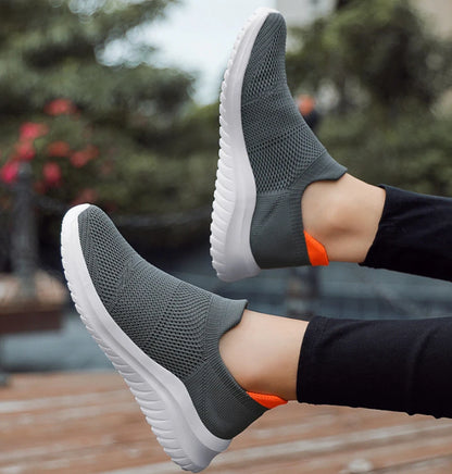 Men Sneakers Unisex Casual Shoes Soft Sole Slip-On Vulcanized Shoe Lightweight Loafers Plus Size Walking Men Shoes Tenis Hombres.