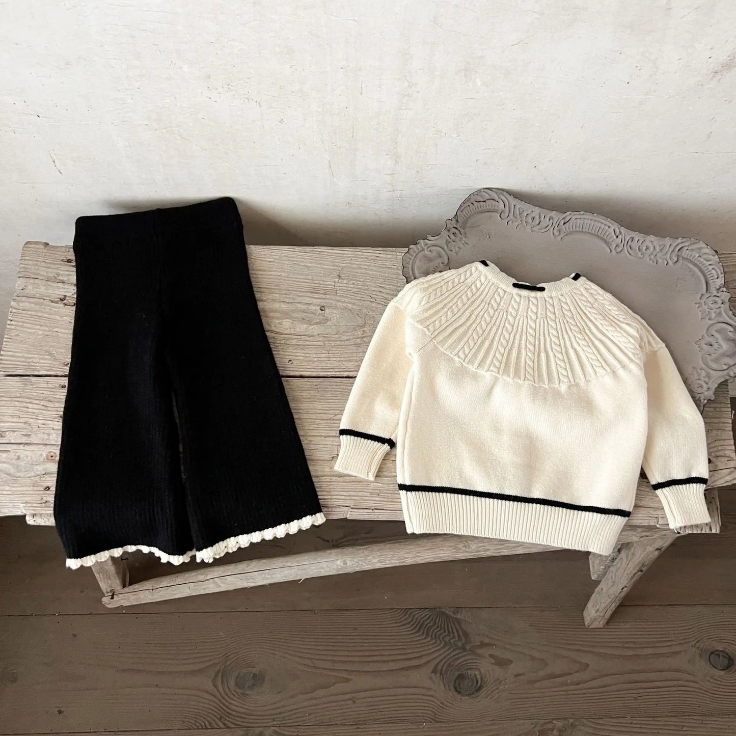 Ins Mädchen Baby reine Baumwolle Lotusblatt Kragen Top Bauch Hosen Pullover Set für Kinder Herbst und Winter Wärme Set.