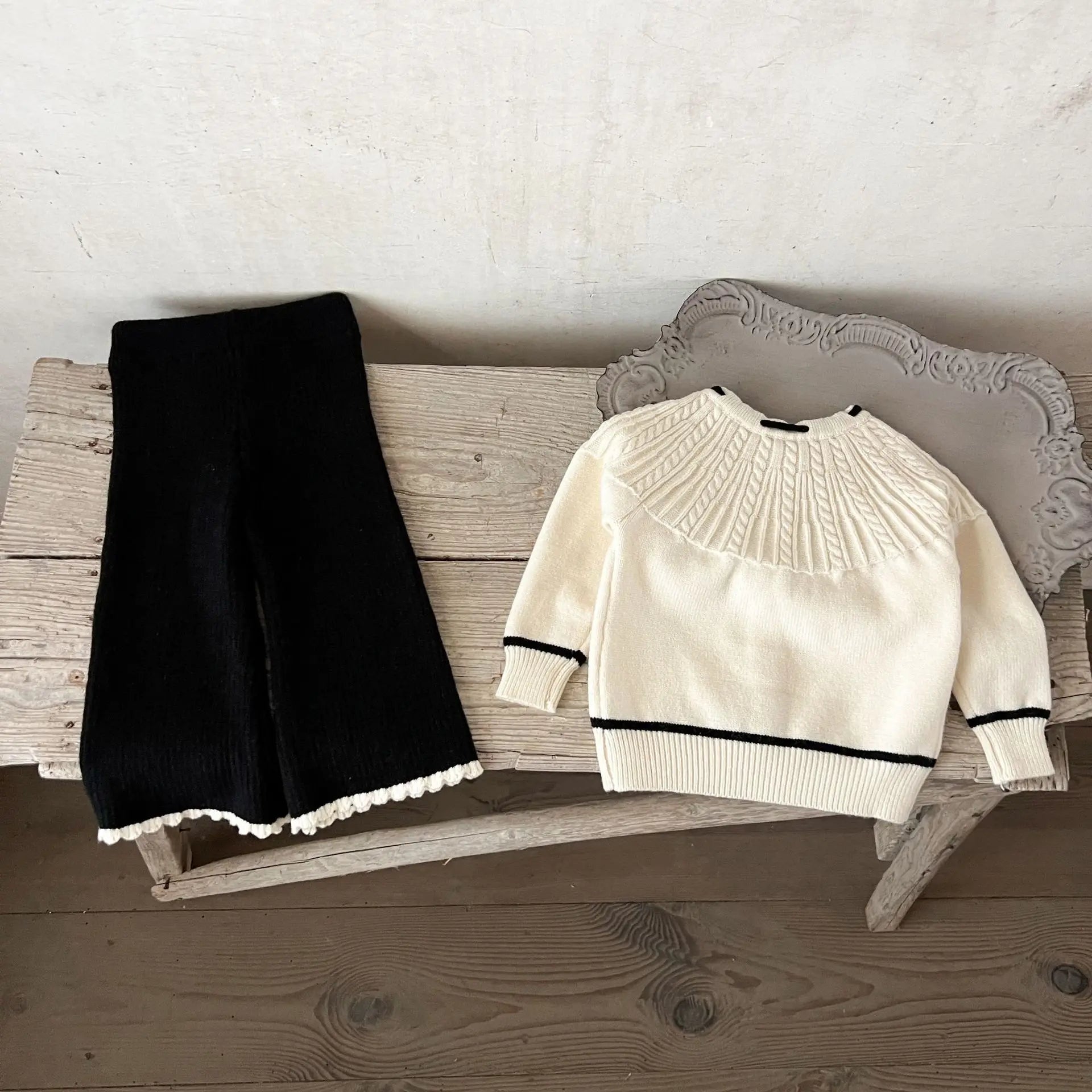 Ins Mädchen Baby reine Baumwolle Lotusblatt Kragen Top Bauch Hosen Pullover Set für Kinder Herbst und Winter Wärme Set.