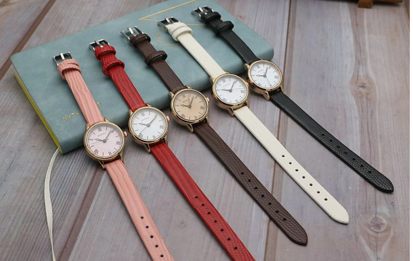 Simple Women Watches Luxury Design Leather Watch Ladies Quartz Wristwatch Womens Small Round Dial Clock Reloj Mujer.