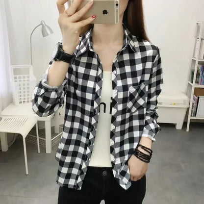 2024 herbst Neue College Stil Plaid Shirts frauen Lange hülse Taste Unten Casual Tops Lose Mode Polo Neck Blusen