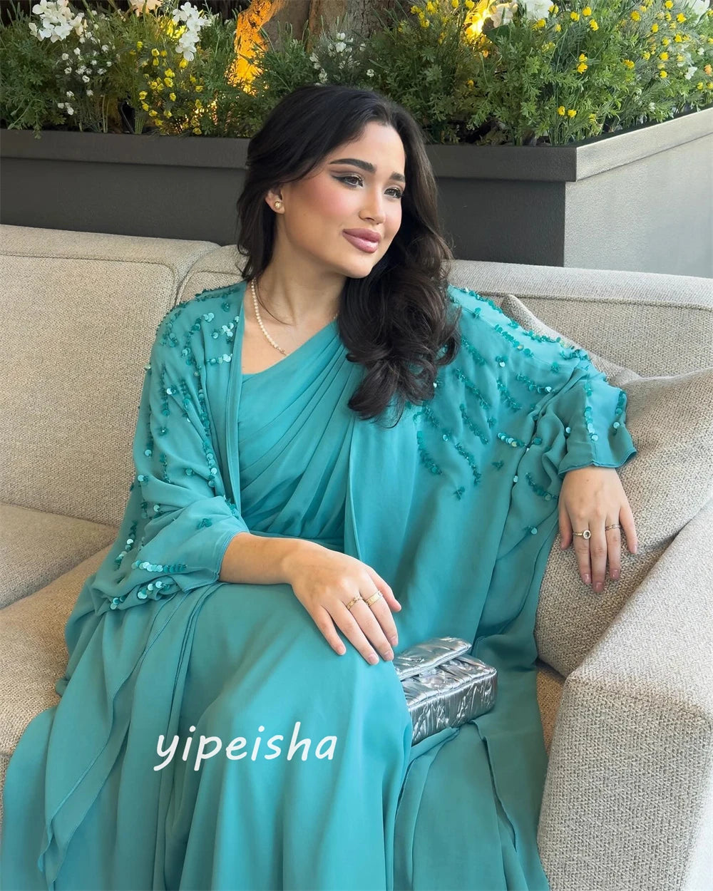 Maßgeschneiderte Jiayigong Chiffon-Perlenfalte für den Abschluss, A-Linie, V-Ausschnitt, maßgeschneiderte Anlasskleider, bodenlang.